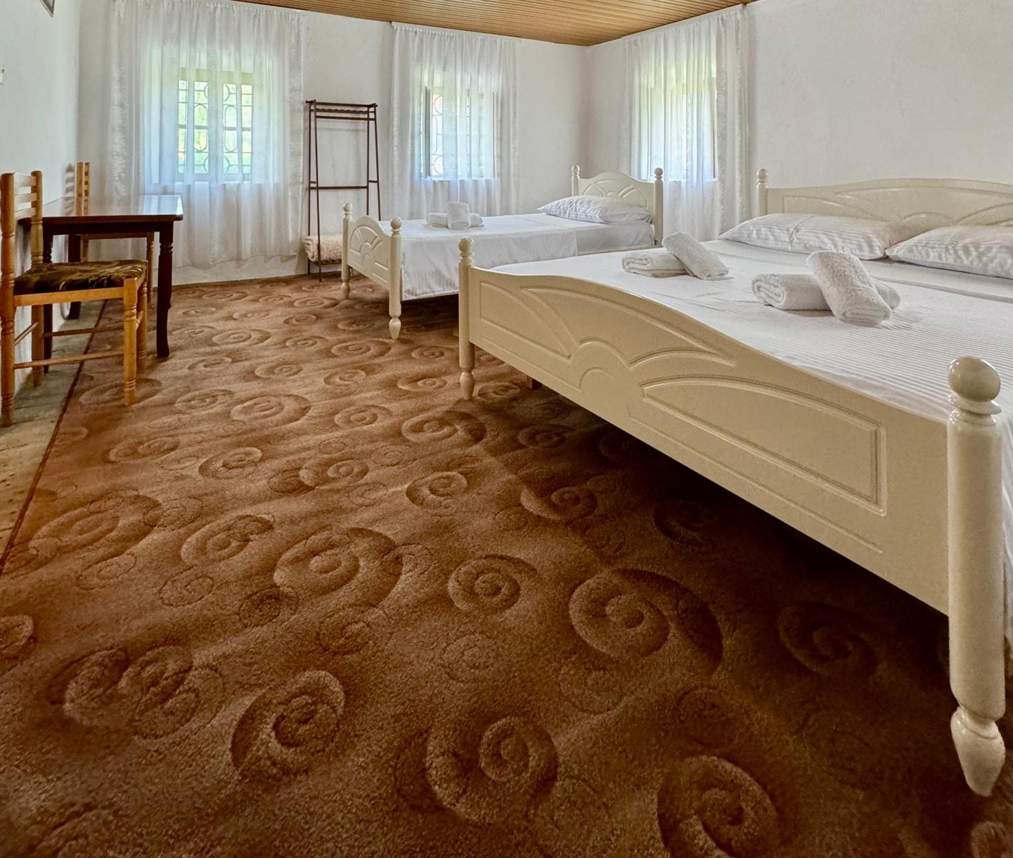 Guest House Noku Koman Buitenkant foto